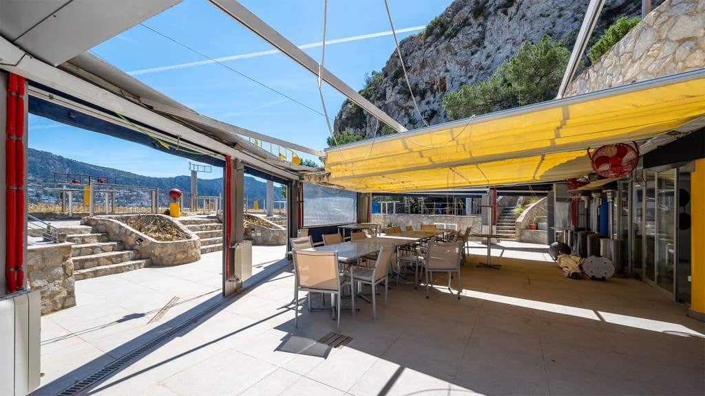 Commercial for sale in Puerto de Andratx - € 2,640,000 (Ref: 7371698)