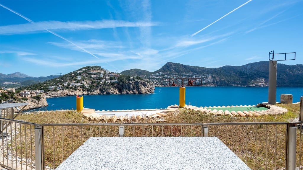 Commercial for sale in Puerto de Andratx - € 2,640,000 (Ref: 7371698)