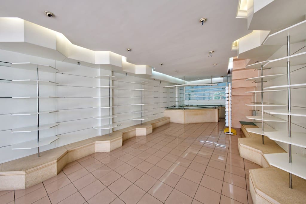 Commercial for sale in Santa Ponsa - € 120,000 (Ref: 7371738)