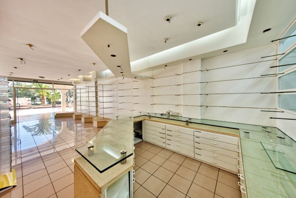 Commercial for sale in Santa Ponsa - € 120,000 (Ref: 7371738)