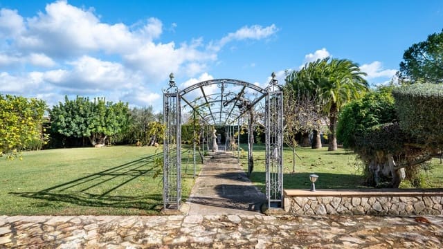 10 quarto Moradia para venda em Santa María del Camí com piscina - 8 975 000 € (Ref: 8523271)