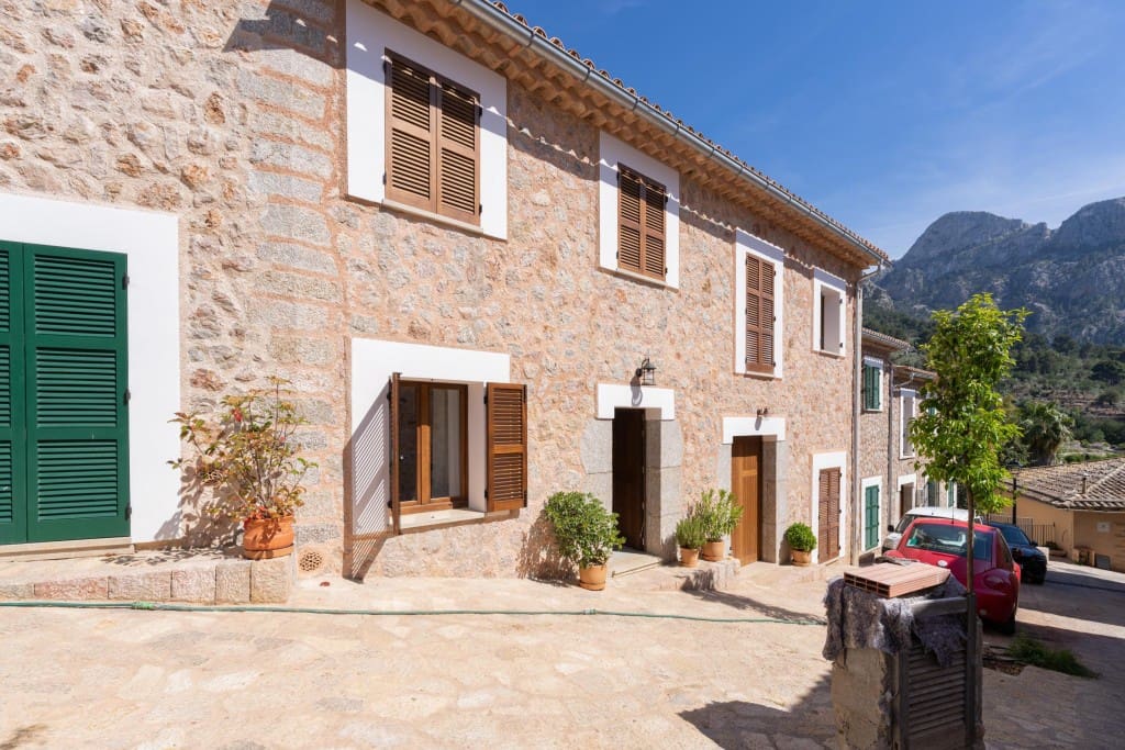 3 soveværelse Semi-Rækkehus til salg i Fornalutx med swimmingpool - € 1.550.000 (Ref: 8523356)