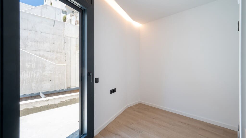 4 bedroom Villa for sale in Genova with pool - € 2,500,000 (Ref: 8523444)