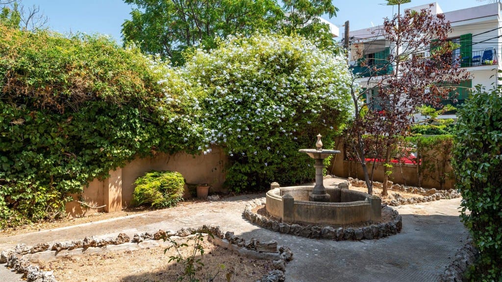 8 bedroom Villa for sale in Palma de Mallorca - € 975,000 (Ref: 8523494)