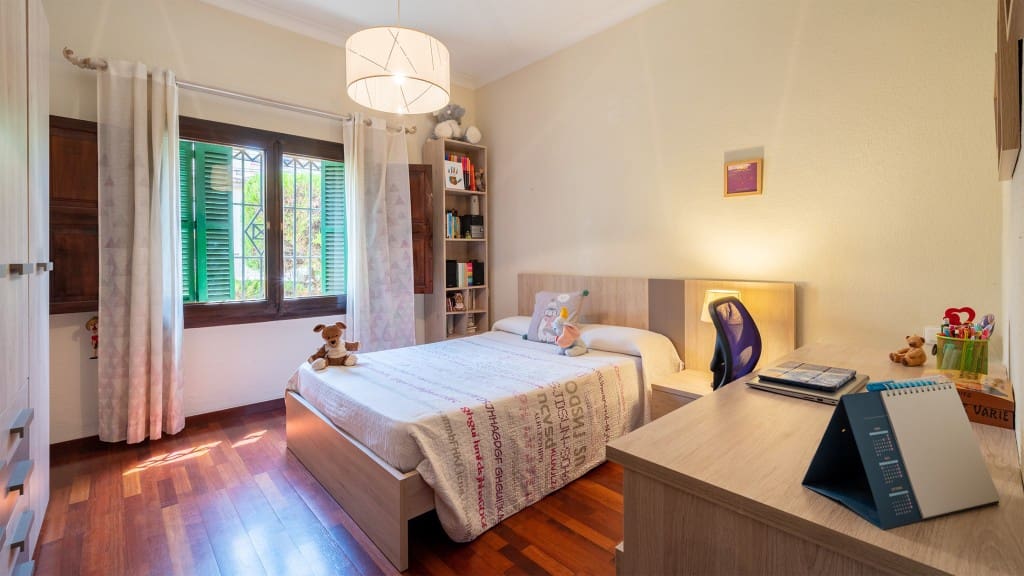 8 bedroom Villa for sale in Palma de Mallorca - € 975,000 (Ref: 8523494)