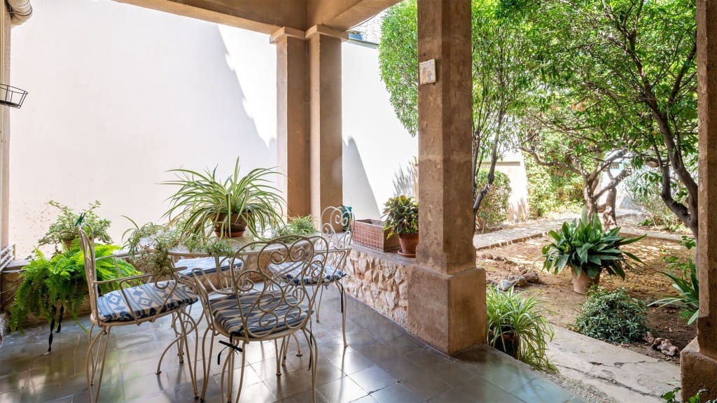 8 bedroom Villa for sale in Palma de Mallorca - € 975,000 (Ref: 8523494)