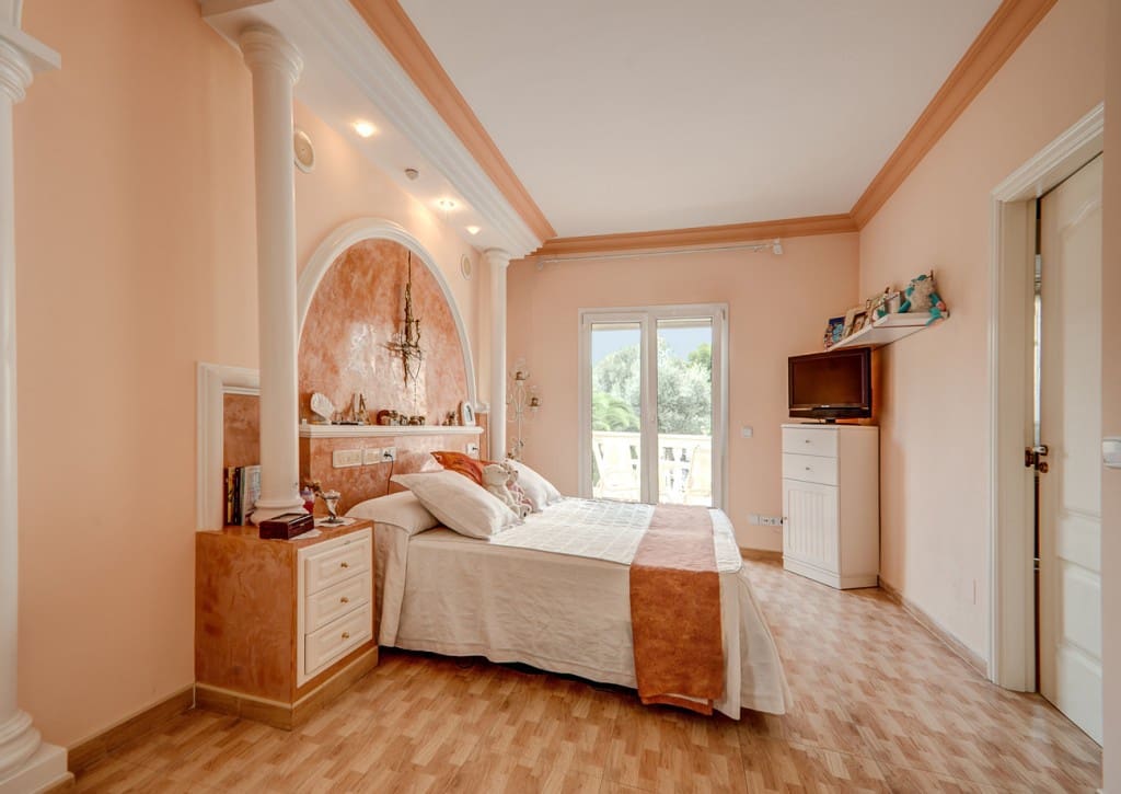 6 soveværelse Villa til salg i Palmanova med swimmingpool - € 1.999.999 (Ref: 8523618)