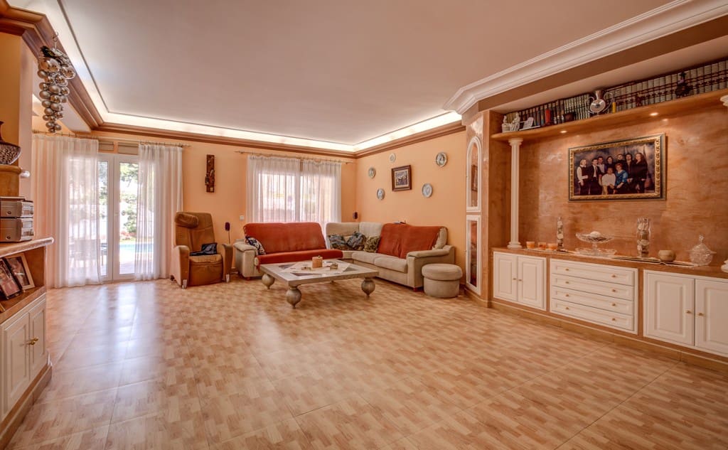 6 soveværelse Villa til salg i Palmanova med swimmingpool - € 1.999.999 (Ref: 8523618)