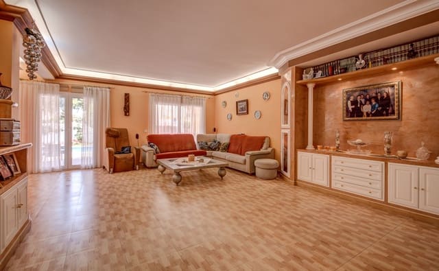 6 soveværelse Villa til salg i Palmanova, Calvià med swimmingpool - € 1.999.999 (Ref: 8523618)