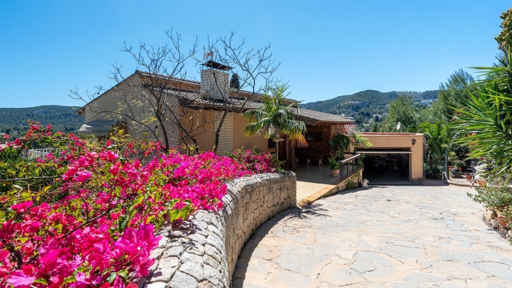 5 bedroom Villa for sale in Son Vida with pool - € 4,500,000 (Ref: 8524916)