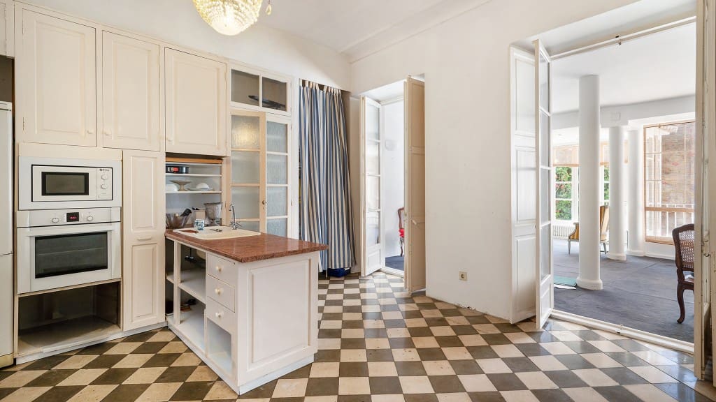 8 bedroom Apartment for sale in Palma de Mallorca - € 2,700,000 (Ref: 8527610)