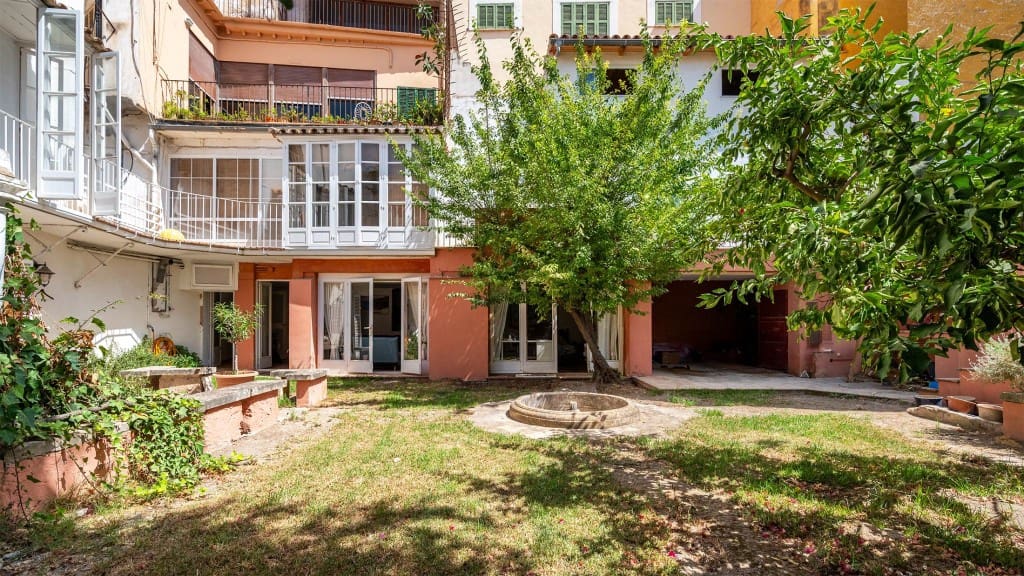 8 bedroom Apartment for sale in Palma de Mallorca - € 2,700,000 (Ref: 8527610)