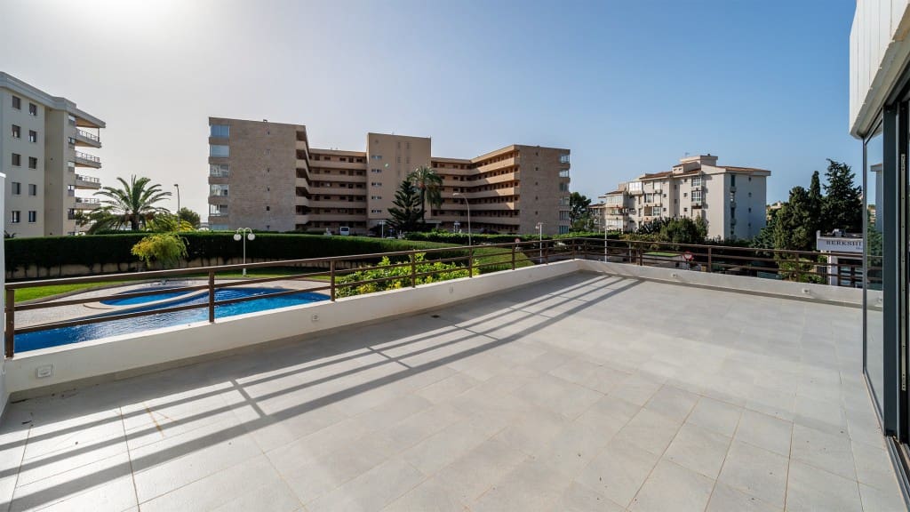 2 quarto Apartamento para venda em Puerto Portals com piscina - 1 060 000 € (Ref: 8656079)