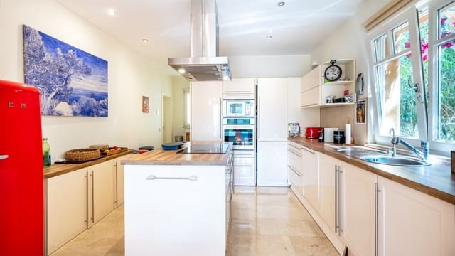 5 soveværelse Villa til salg i Costa de la Calma, Calvià med swimmingpool - € 1.650.000 (Ref: 8662108)