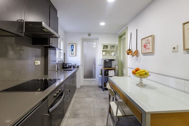 3 slaapkamer Appartement te koop in Palma de Mallorca met zwembad - € 735.000 (Ref: 8848805)