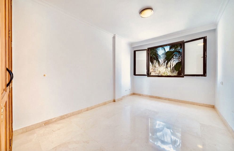 2 slaapkamer Appartement te huur in Palma de Mallorca - € 2.500 (Ref: 8907386)