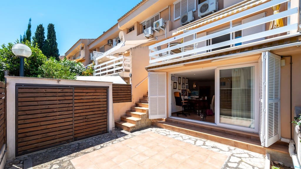 4 soveværelse Byhus til salg i Cala Mayor med swimmingpool - € 975.000 (Ref: 9031516)