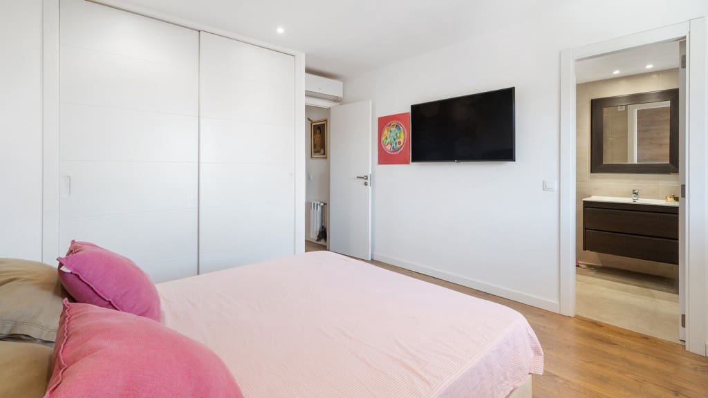 4 soveværelse Byhus til salg i Cala Mayor med swimmingpool - € 975.000 (Ref: 9031516)