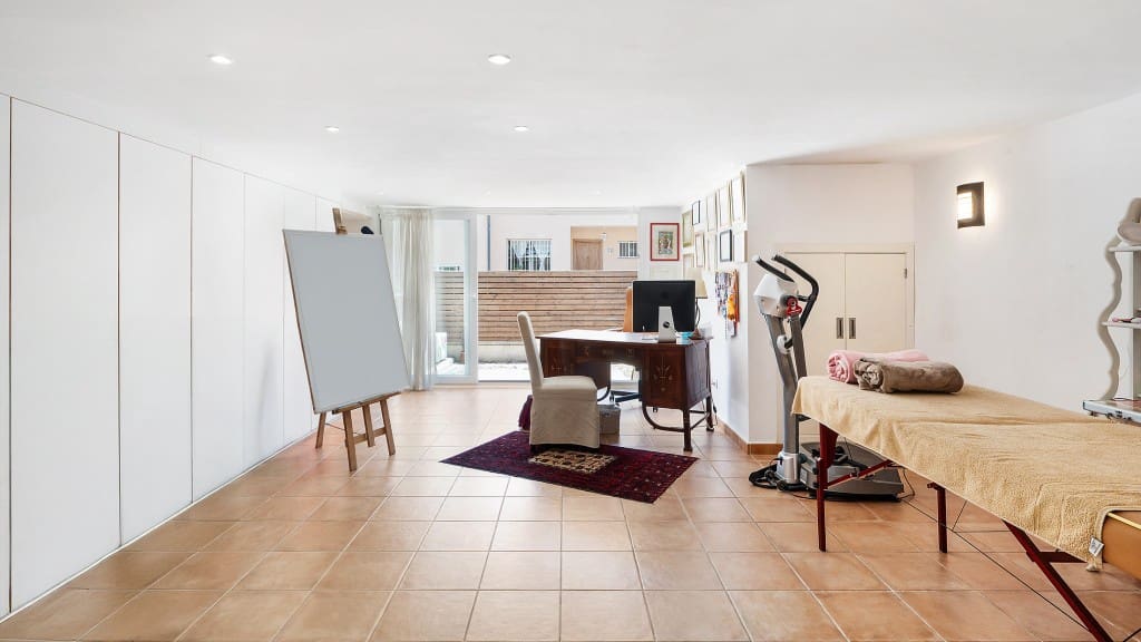 4 soveværelse Byhus til salg i Cala Mayor med swimmingpool - € 975.000 (Ref: 9031516)