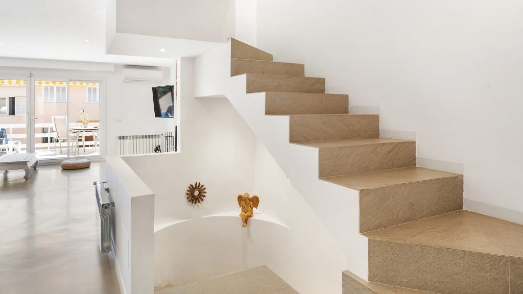 4 soveværelse Byhus til salg i Cala Mayor med swimmingpool - € 975.000 (Ref: 9031516)