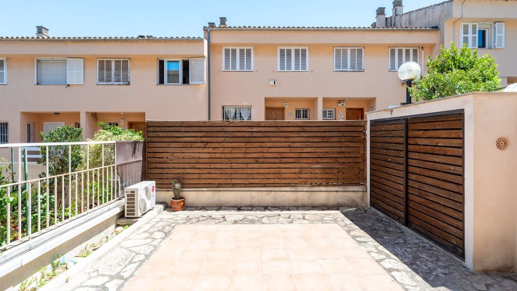 4 soveværelse Byhus til salg i Cala Mayor med swimmingpool - € 975.000 (Ref: 9031516)