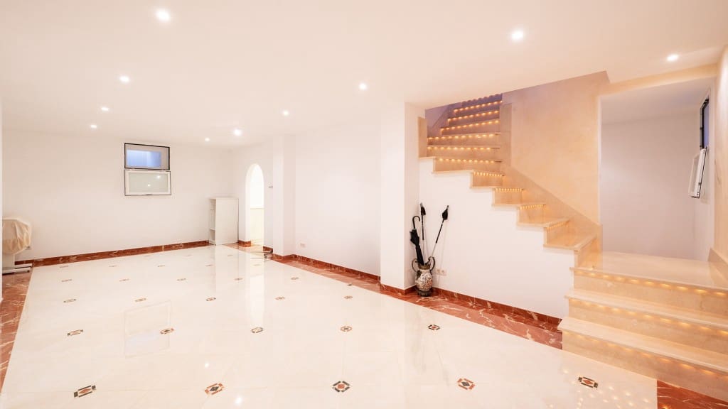 2 bedroom Villa for sale in Mal Pas-Bon Aire with pool - € 7,500,000 (Ref: 9254818)