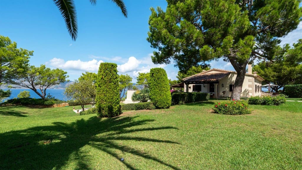 2 bedroom Villa for sale in Mal Pas-Bon Aire with pool - € 7,500,000 (Ref: 9254818)