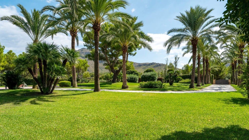 2 bedroom Villa for sale in Mal Pas-Bon Aire with pool - € 7,500,000 (Ref: 9254818)