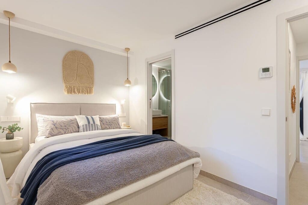 2 bedroom Apartment for sale in Santa Ponsa with pool - € 925,000 (Ref: 9344354)