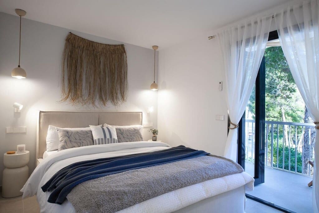 2 bedroom Apartment for sale in Santa Ponsa with pool - € 925,000 (Ref: 9344354)