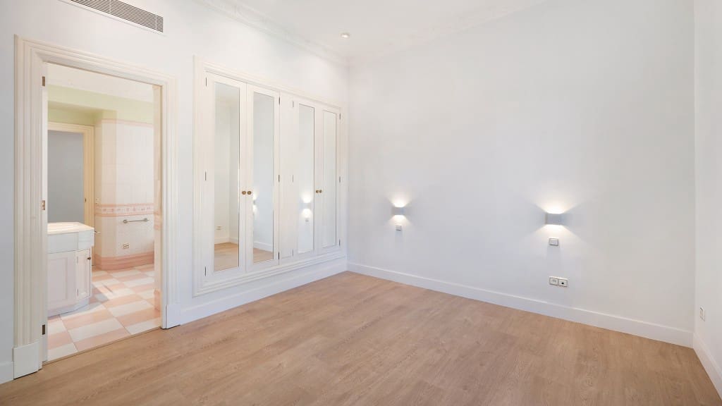 5 bedroom Villa for rent in Bendinat with pool garage - € 8,500 (Ref: 9353169)