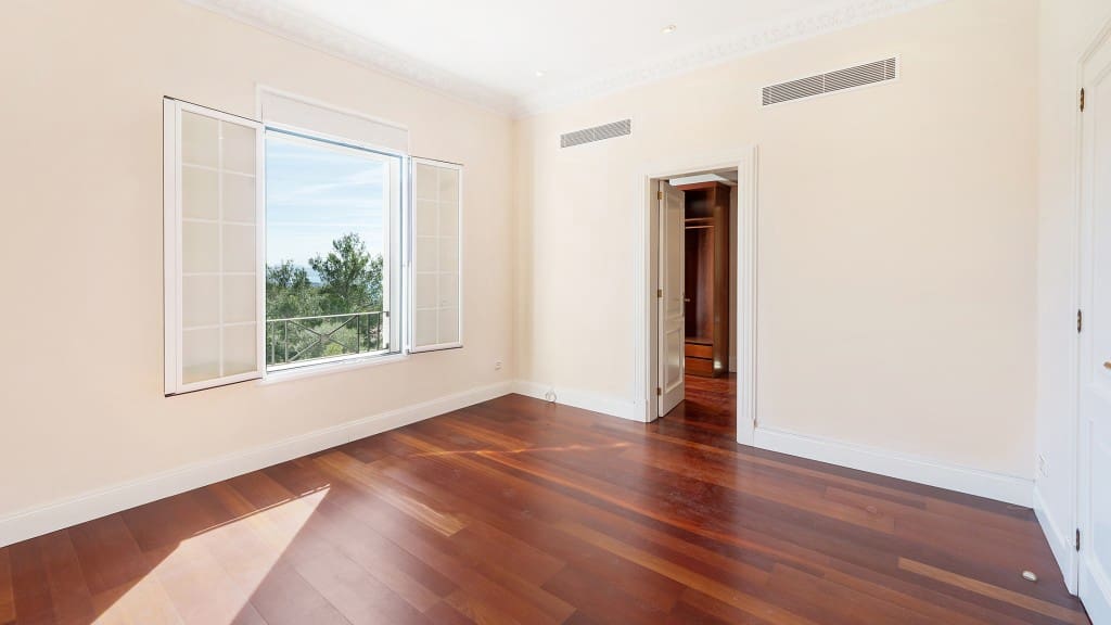 5 bedroom Villa for rent in Bendinat with pool garage - € 8,500 (Ref: 9353169)