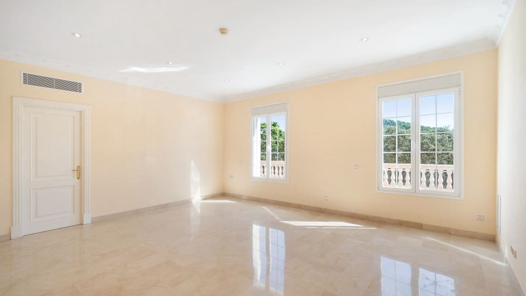 5 bedroom Villa for rent in Bendinat with pool garage - € 8,500 (Ref: 9353169)