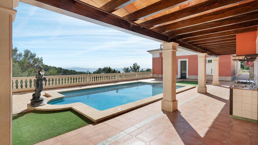 5 bedroom Villa for rent in Bendinat with pool garage - € 8,500 (Ref: 9353169)