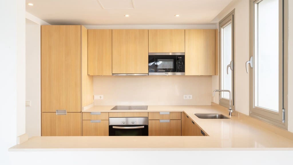 2 bedroom Apartment for rent in Es Camp De Mar / El Camp De Mar with pool - € 1,900 (Ref: 9358865)