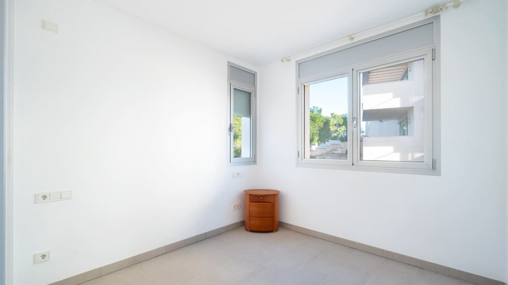 2 bedroom Apartment for rent in Es Camp De Mar / El Camp De Mar with pool - € 1,900 (Ref: 9358865)