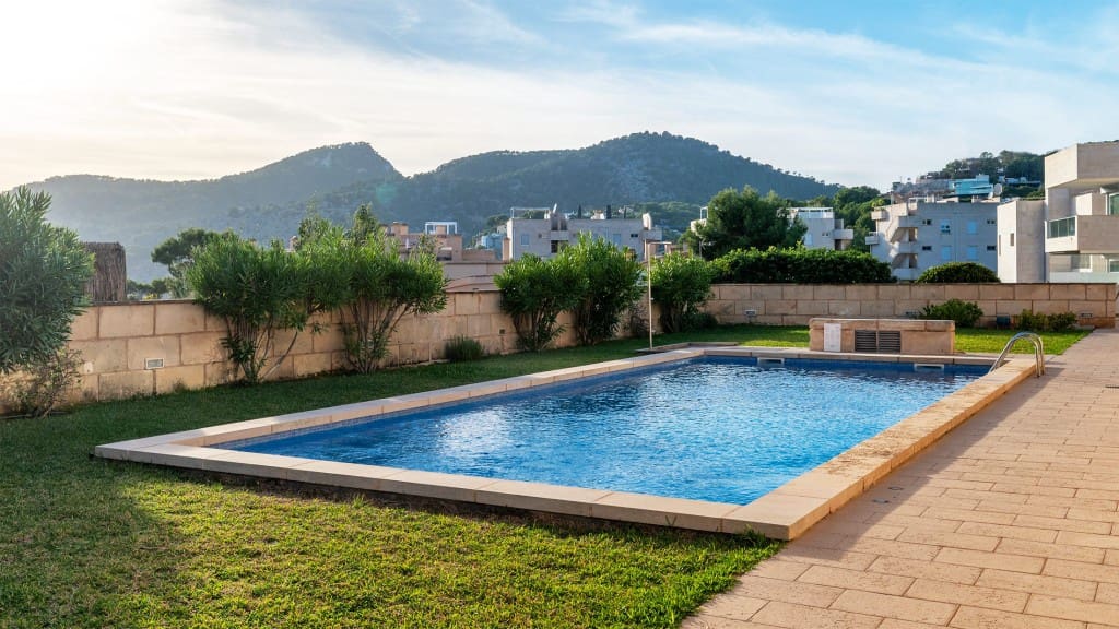 2 bedroom Apartment for rent in Es Camp De Mar / El Camp De Mar with pool - € 1,900 (Ref: 9358865)