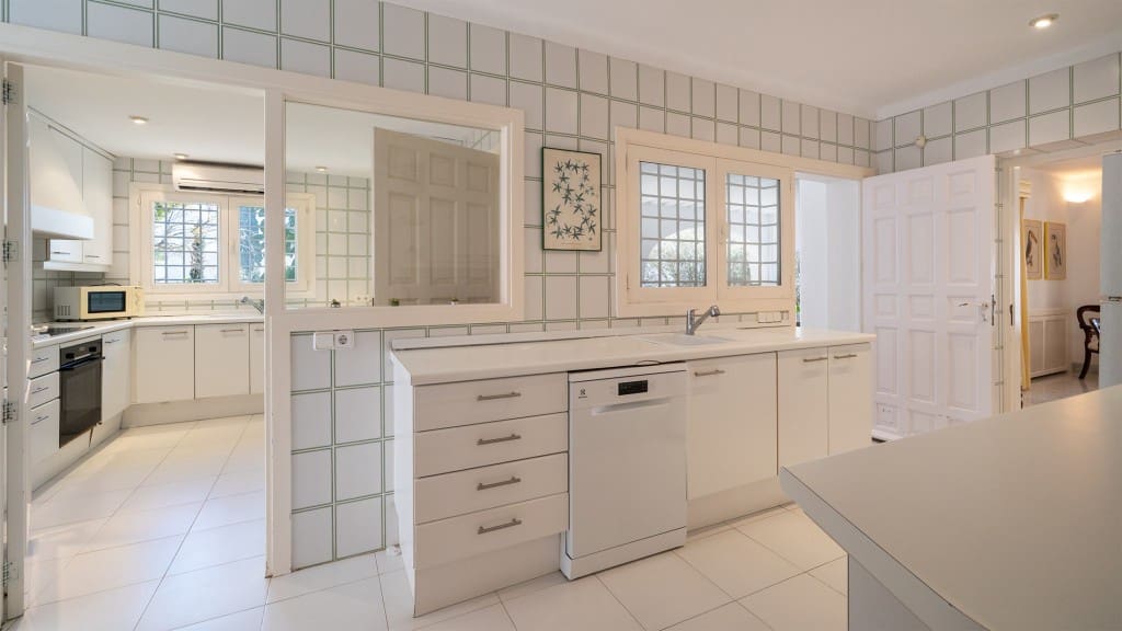 8 slaapkamer Villa te koop in Porto Petro met zwembad - € 7.500.000 (Ref: 9374966)