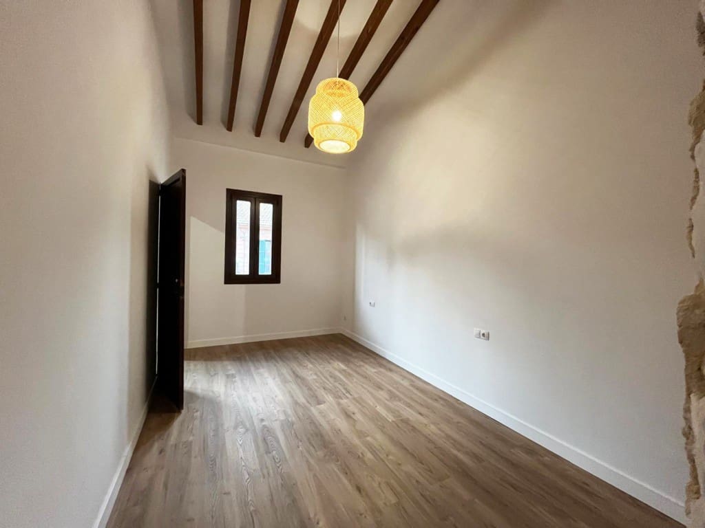 2 soverom Leilighet til leie i Palma de Mallorca - € 2 000 (Ref: 9387397)