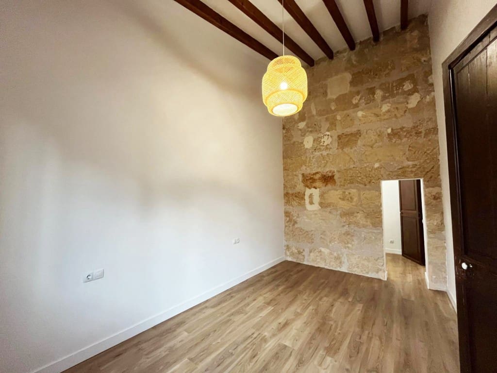 2 soverom Leilighet til leie i Palma de Mallorca - € 2 000 (Ref: 9387397)