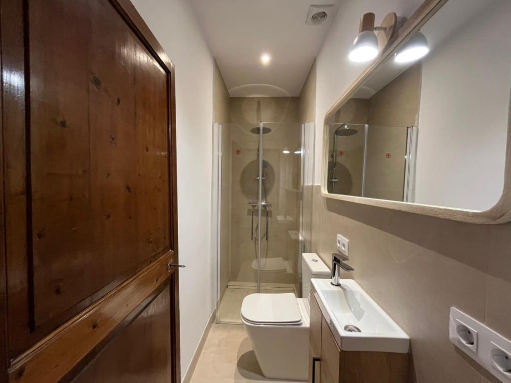 2 soverom Leilighet til leie i Palma de Mallorca - € 2 000 (Ref: 9387397)