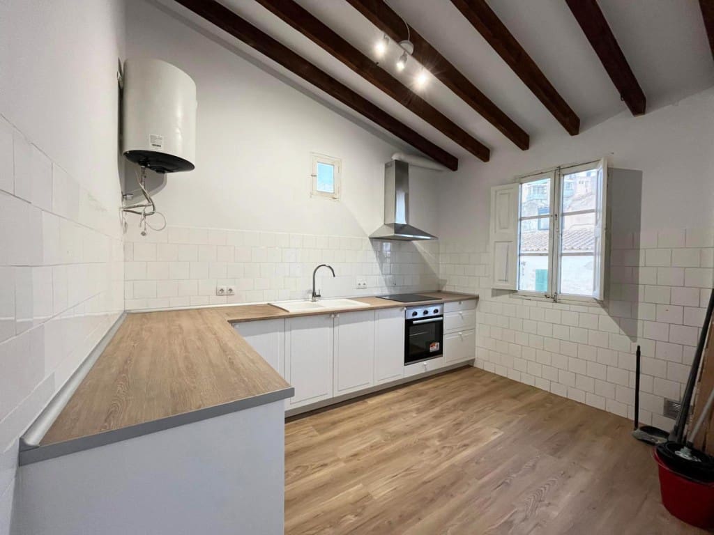 2 soverom Leilighet til leie i Palma de Mallorca - € 2 000 (Ref: 9387397)