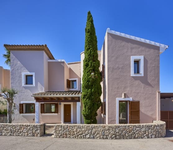 3 slaapkamer Villa te koop in Santa Ponsa, Calvià met zwembad - € 1.750.000 (Ref: 9390153)