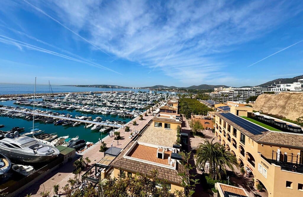 2 soveværelse Lejlighed til leje i Puerto Portals med swimmingpool garage - € 3.700 (Ref: 9395726)