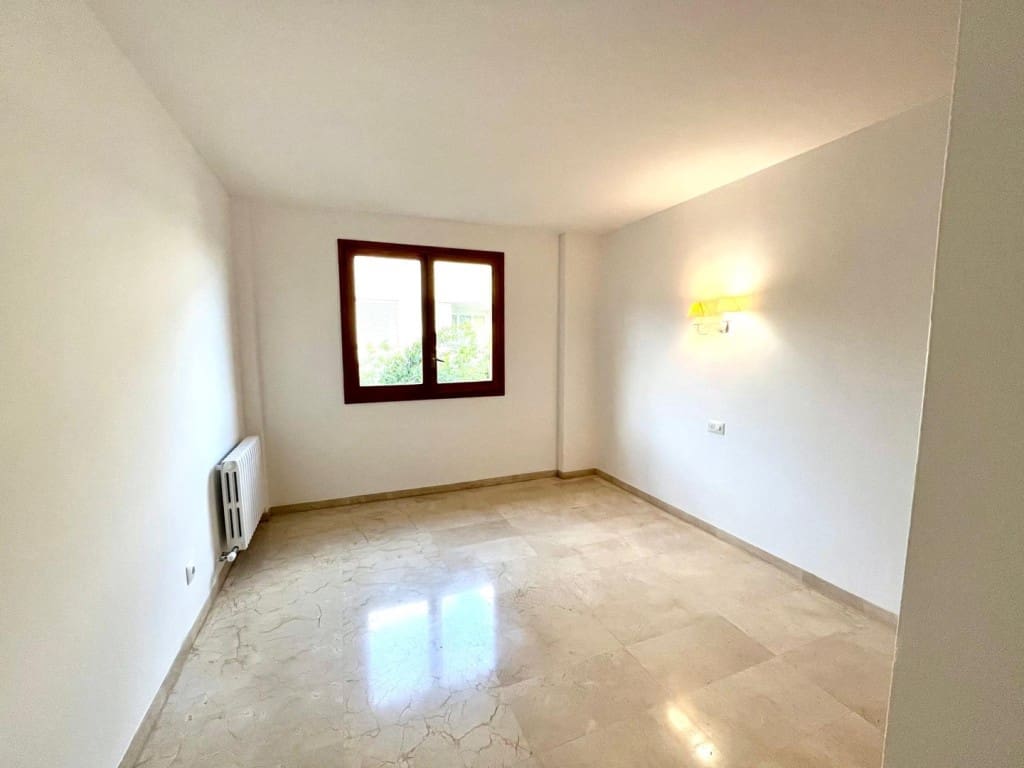4 slaapkamer Penthouse te huur in Palma de Mallorca met zwembad - € 3.000 (Ref: 9604581)