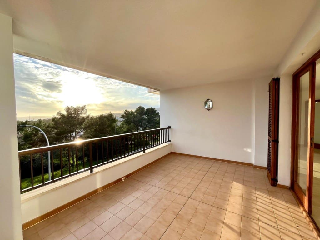 4 slaapkamer Penthouse te huur in Palma de Mallorca met zwembad - € 3.000 (Ref: 9604581)