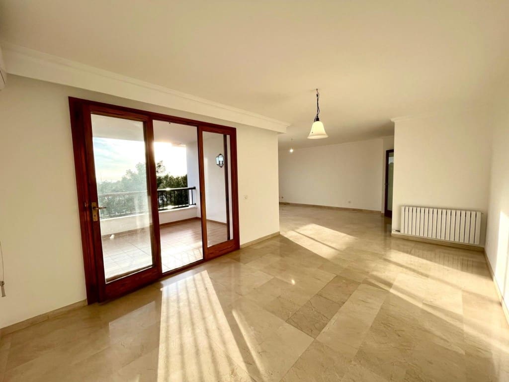 4 slaapkamer Penthouse te huur in Palma de Mallorca met zwembad - € 3.000 (Ref: 9604581)