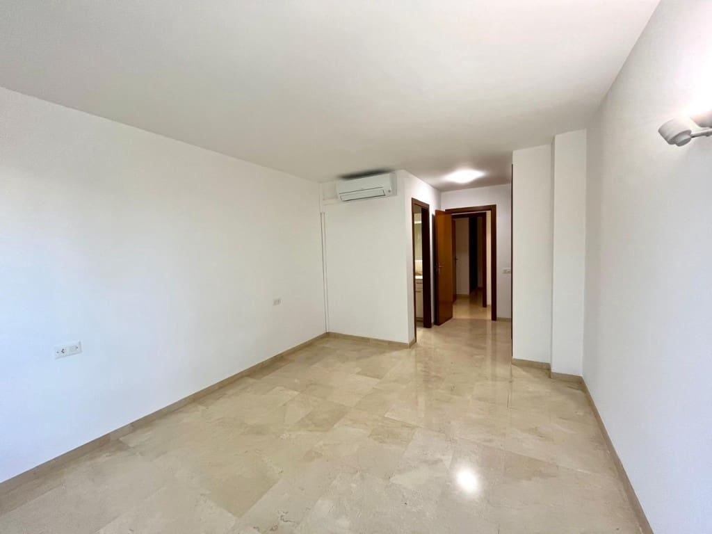 4 slaapkamer Penthouse te huur in Palma de Mallorca met zwembad - € 3.000 (Ref: 9604581)