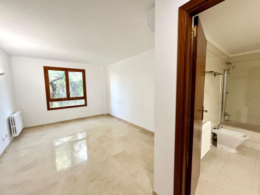 4 slaapkamer Penthouse te huur in Palma de Mallorca met zwembad - € 3.000 (Ref: 9604581)
