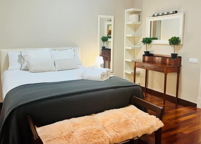 2 bedroom Apartment for rent in Palma de Mallorca - € 2,500 (Ref: 9686009)